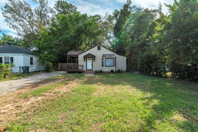 Photo - $1,200 - 3 bed/2 bath house for rent in Midtown Augusta, with fenced back yard