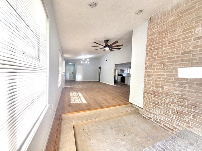 Photo - 11622 Old Telegraph Rd