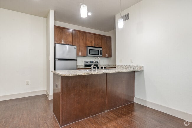 1BR, 1BA - 537SF - Kitchen