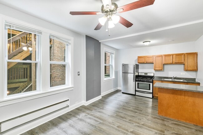 Building Photo - 5860 N Kenmore Ave Unit 407 Rental