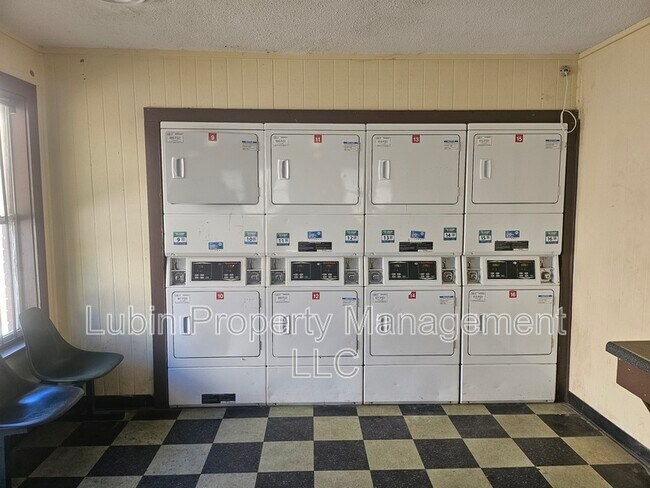 Photo - 2883 Coach Dr Unidad Apt 3