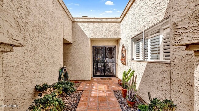 8188 E Del Cuarzo Dr