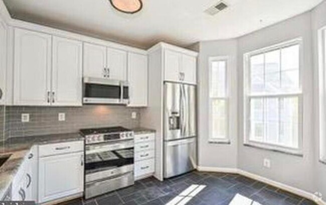 Building Photo - 20447 Chesapeake Sq Unit 20447 Chesapeake Sq #302 Rental