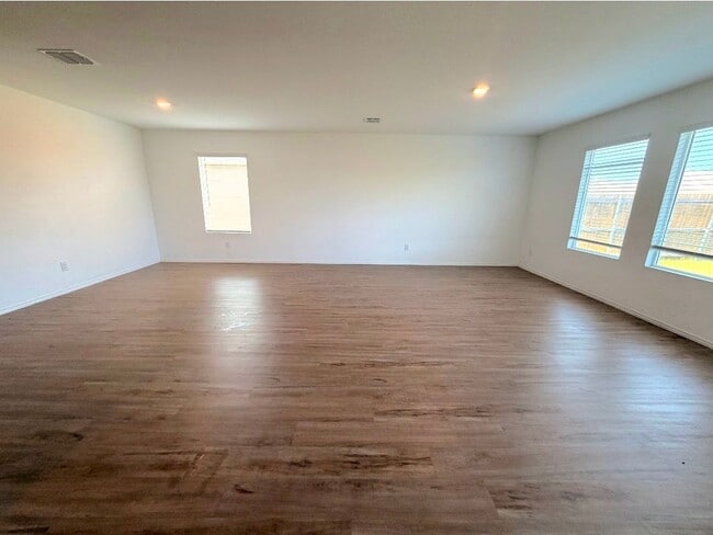 Photo - 1141 Catclaw Rd