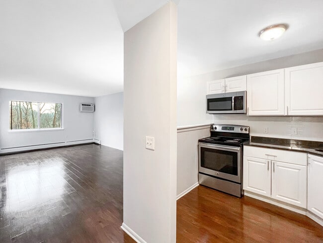 Glossy Hardwood Floors - 905 Lofts