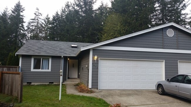 Building Photo - 3 Bedroom, 2 Bathroom Duplex in North Gig Harbor
