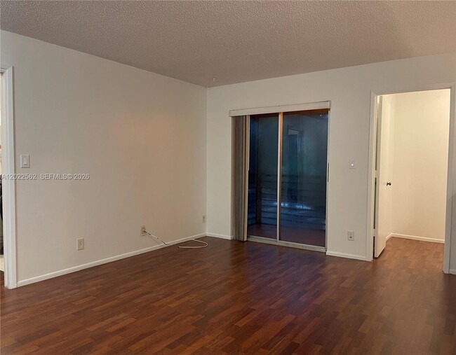 Photo - 303 Gardens Dr Unidad 206