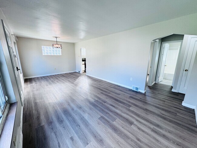 Photo - Beautiful Three Bedroom with Basement and Garage