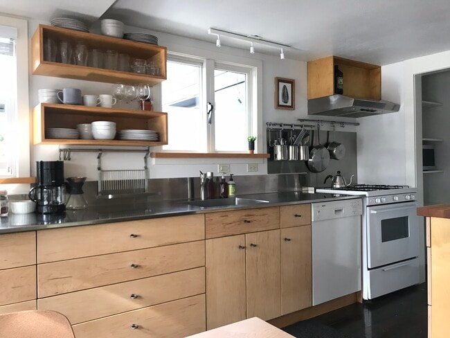 Photo - 2215 Dahl Ln