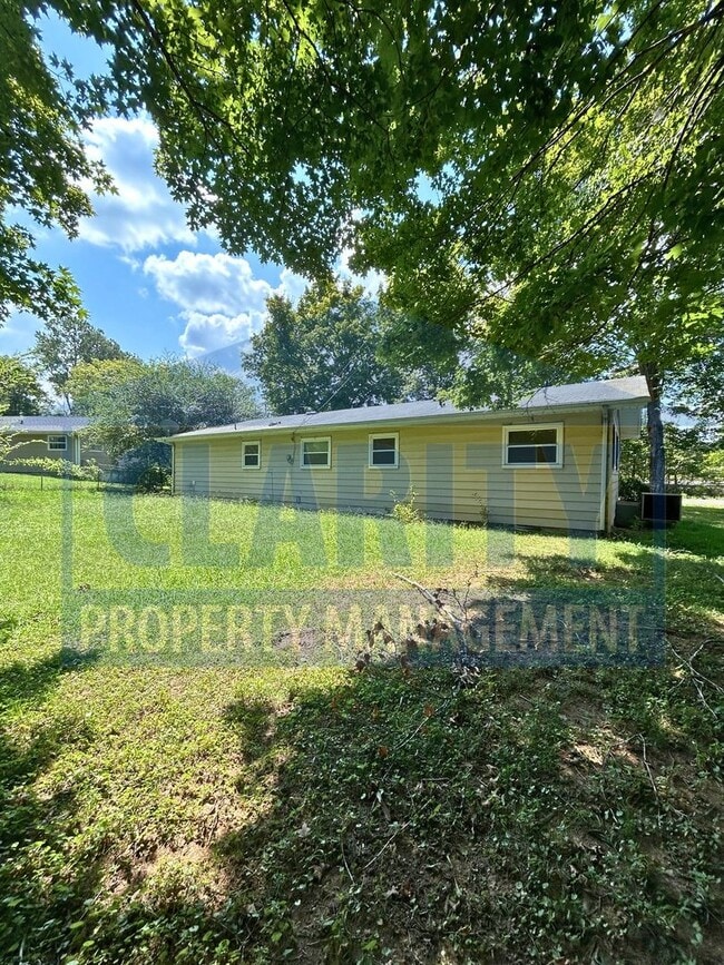 Photo - 260 Royal Dr NW