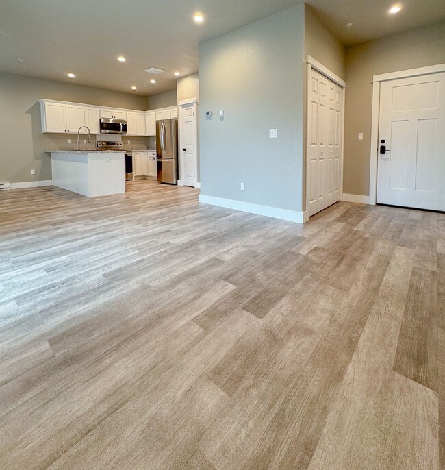 Photo - 2 bed/ 1.5 bath in Brand New Soldier Ridge Complex! Unidad # 107