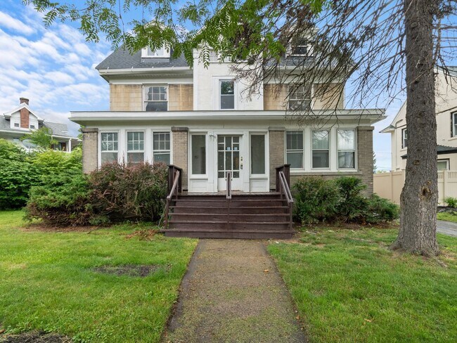 4 Bedroom Duplex in Buffalo - 4 Bedroom Duplex in Buffalo Townhome