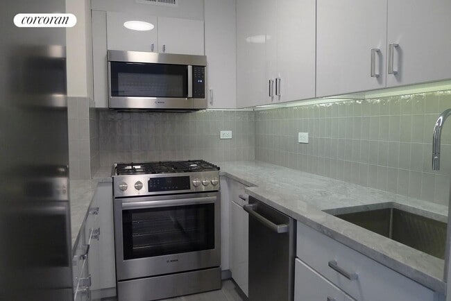 Building Photo - 400 Central Prk W Rental