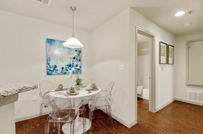 008_1 - Tinsley Place