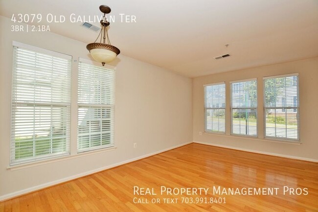 Photo - 43079 Old Gallivan Terrace