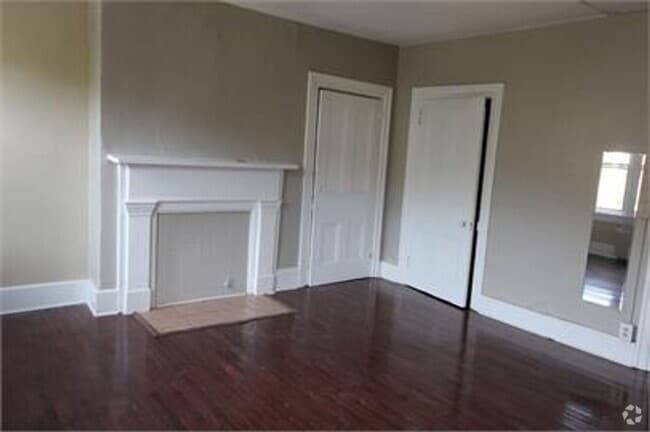 Building Photo - Beautiful Townhome on Quiet Street in the ...