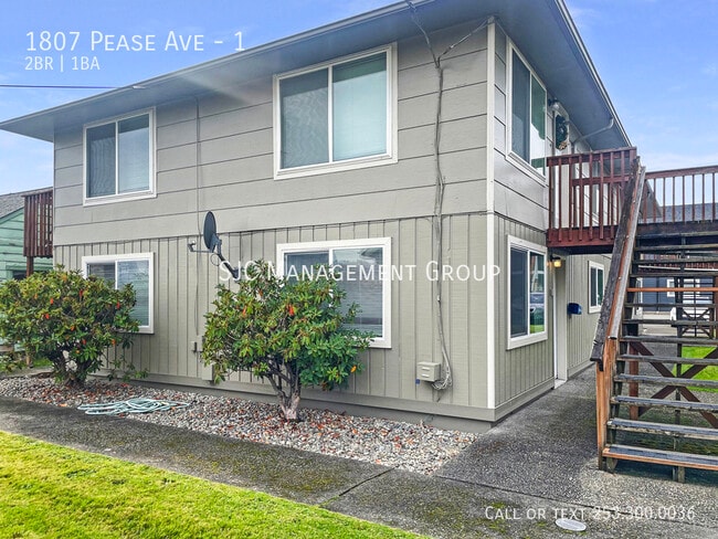 Building Photo - 1807 Pease Ave Unit 1