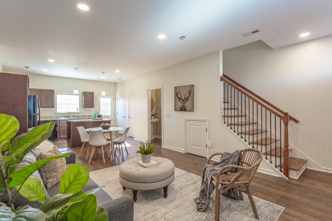 Photo - 270 Trunk St NE Unit 270