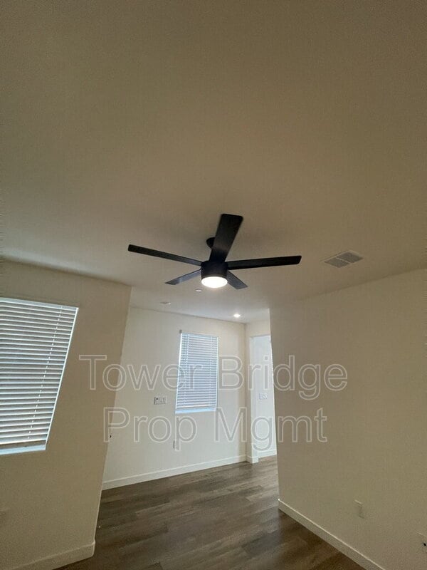 Photo - 2456 Spotfin St