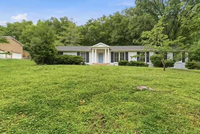 Photo - Spacious Ranch Home with Screened Porch & Large Yard in West Nashville