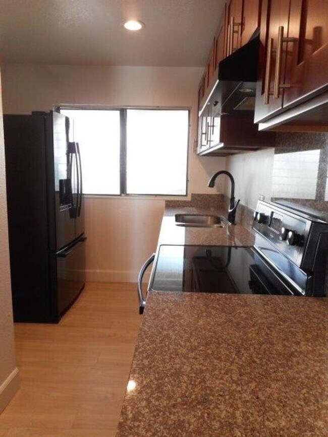 Photo - Pearl Horizon Split-Level Townhouse 2 bedrooms, 1.5 bath with 2 parking stalls