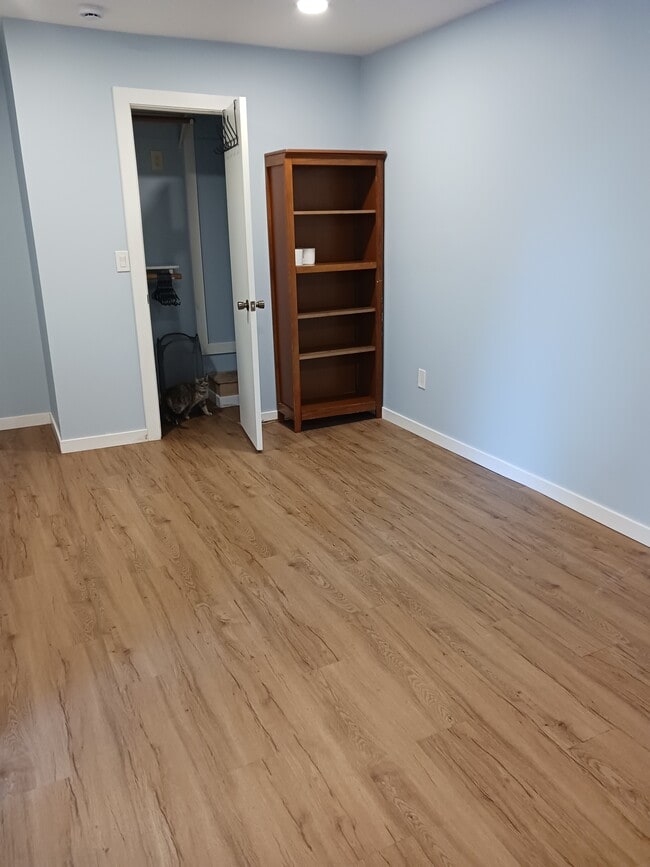 main room - 943 Casanova Ave Unit Studio