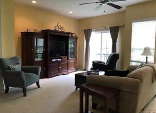 Photo - 8482 Putnam Ct