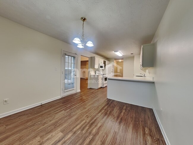 Photo - 1831 Green Oak Cir