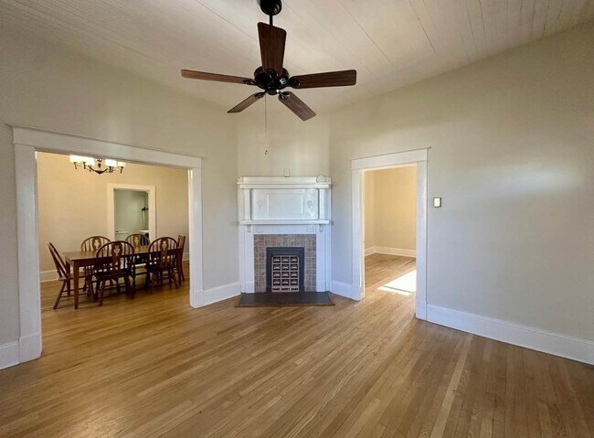 Photo - 715 Carter St