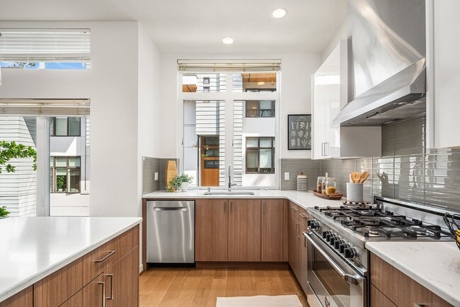 Photo - Fantastic Bellevue Townhouse with View...