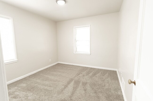 Photo - 5 Bed 2 Bath House