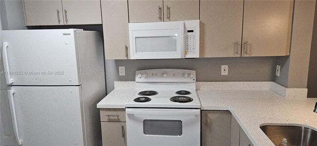 Building Photo - 862 NE 209th St Rental