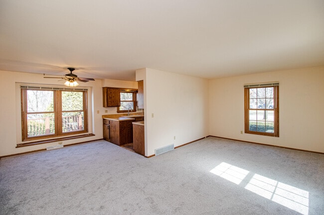 Photo - 1055 S Imperial Dr