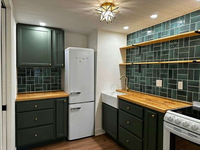 Photo - 833 E Kiowa St