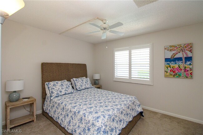 Building Photo - 333 4th Ave S Unit 202