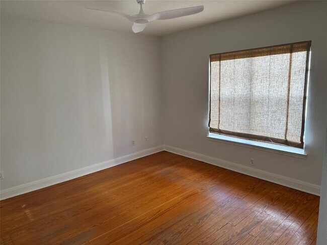 Photo - 1208 E 13th St