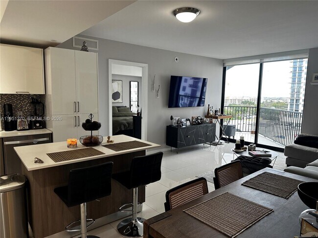 Building Photo - 5252 NW 85th Ave Unit 703