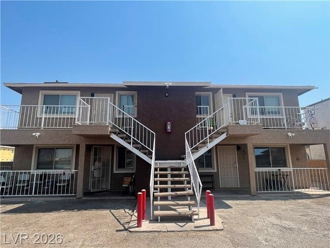 Building Photo - 466 E Sunset Rd