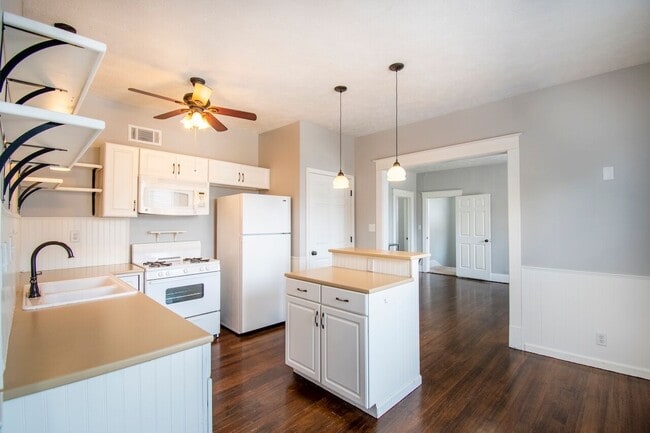 Photo - Large 3 Bedroom in Dahlman