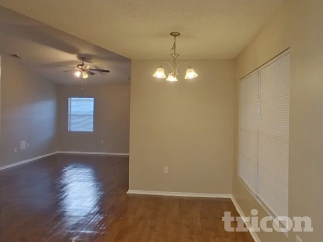 Photo - 1416 Thistledown Dr