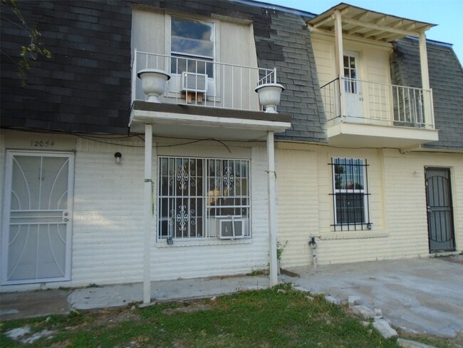 Building Photo - 12054 Beechnut St Unit True