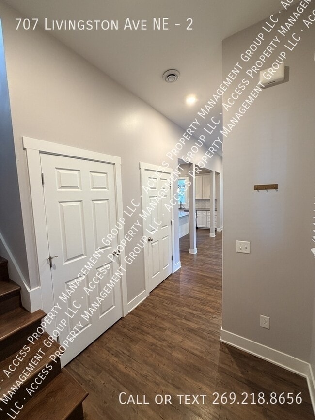 707 Livingston Ave NE