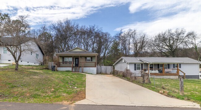 Photo - 2013 Paris Rd