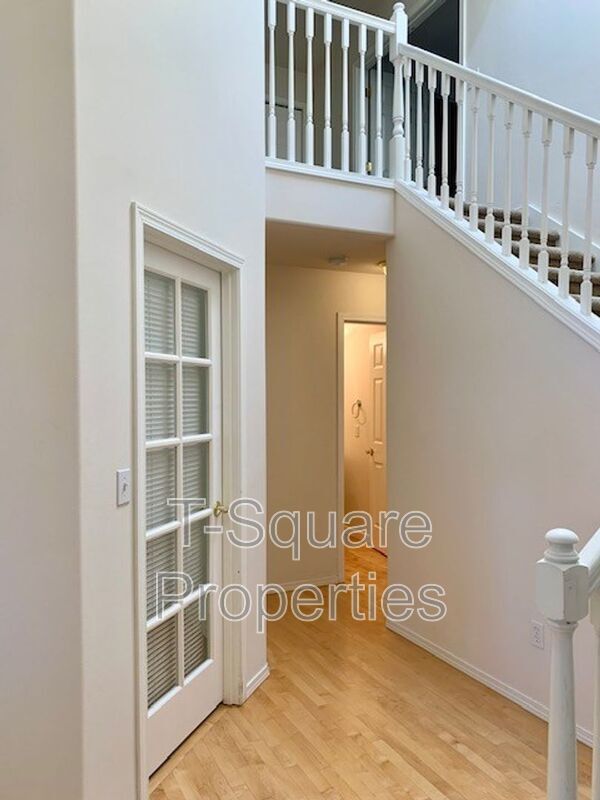 Photo - 534 234th Pl NE