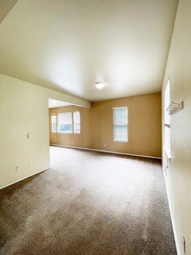 Photo - 1000 NE B St