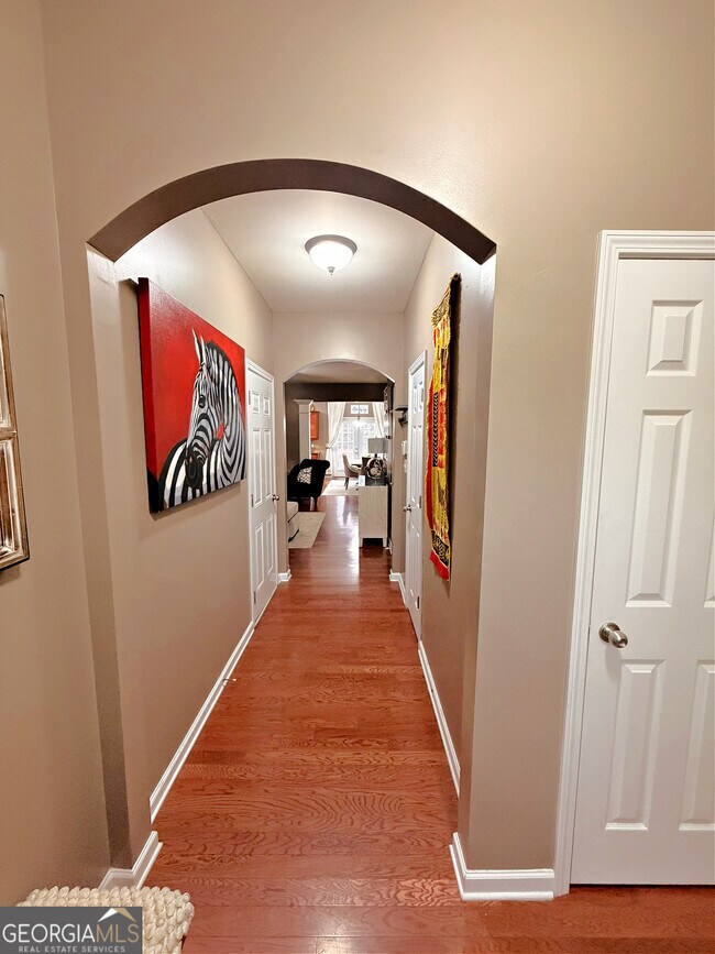 Photo - 2708 Beynon Ln NE