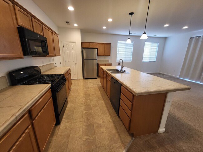 Photo - 141 Catlin St