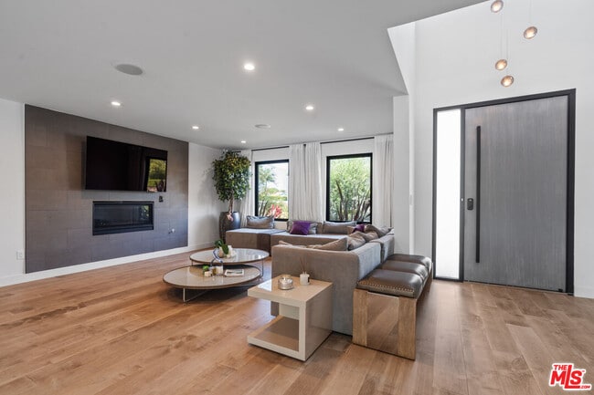 Photo - 3207 Thatcher Ave