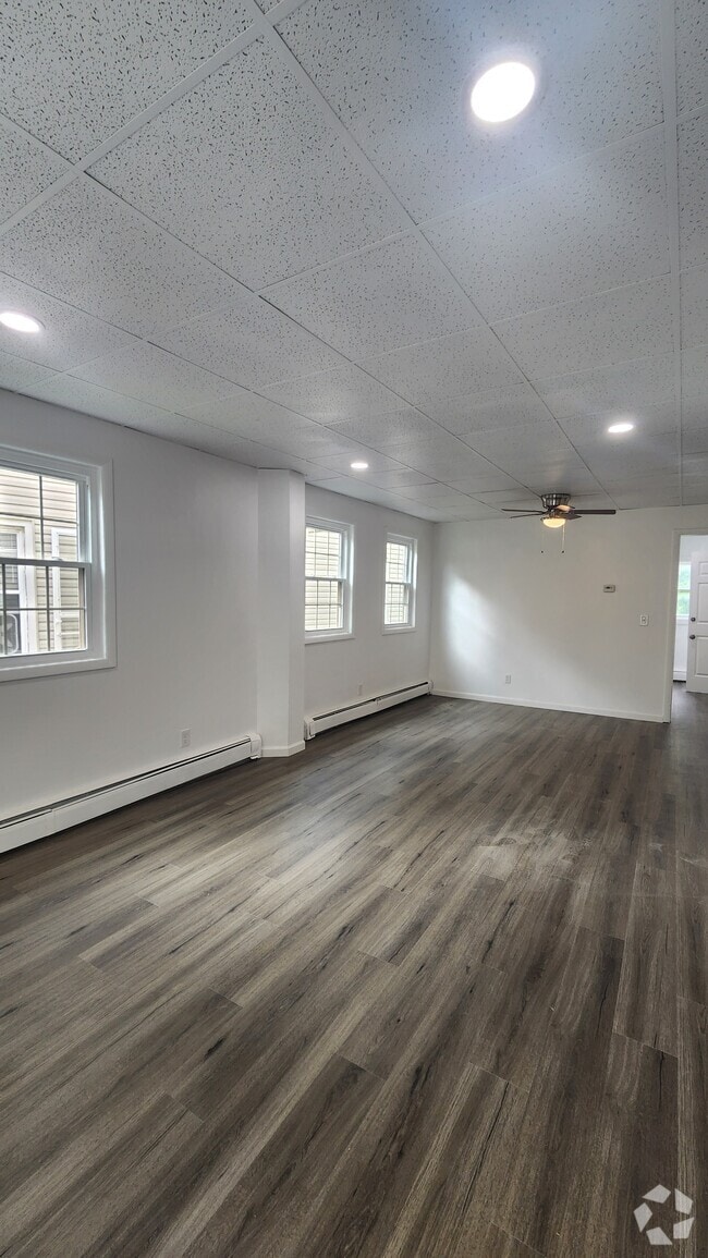 Building Photo - 4 Norton Pl Unit Lower Rental
