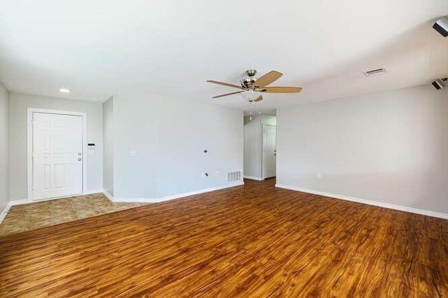 Photo - 5717 Malarkey Rd